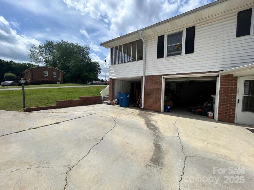 201 Mitchell Street, Belmont, NC 28012.  MLS# CAR4249439, YatesRealty ID 16519. 