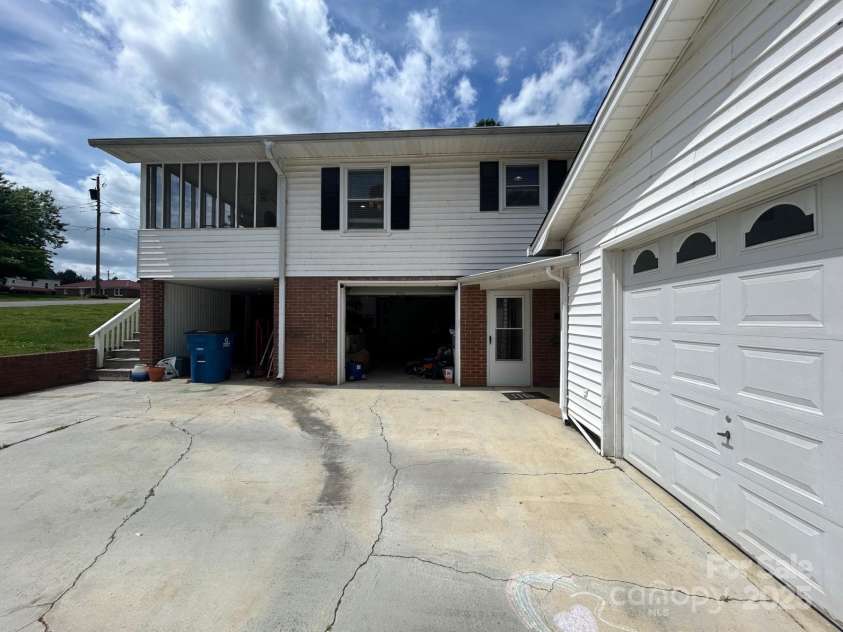 201 Mitchell Street, Belmont, NC 28012.  MLS# CAR4249439, YatesRealty ID 16519. 