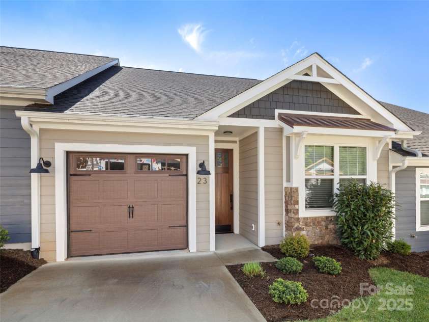23 Heartleaf Circle, Arden, NC 28704.  MLS# CAR4250895, YatesRealty ID 16520. 