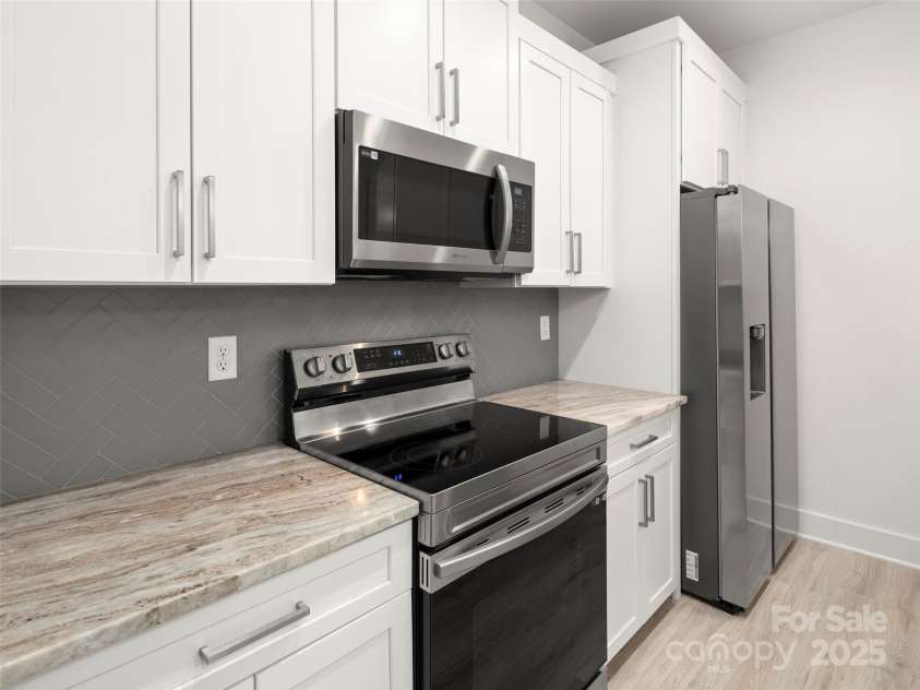 23 Heartleaf Circle, Arden, NC 28704.  MLS# CAR4250895, YatesRealty ID 16520. 