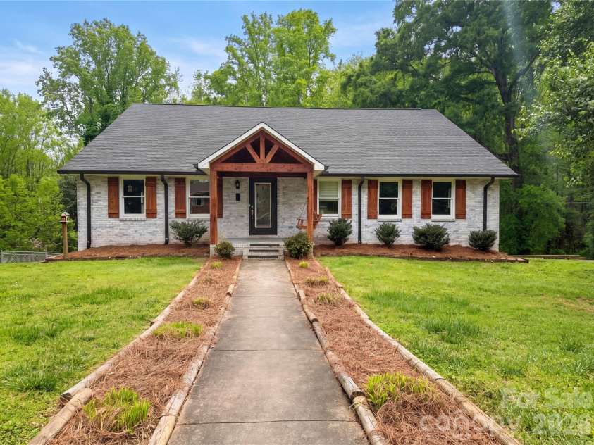 706 Crescent Drive, Cherryville, NC 28021.  MLS# CAR4370210, YatesRealty ID 16520. 