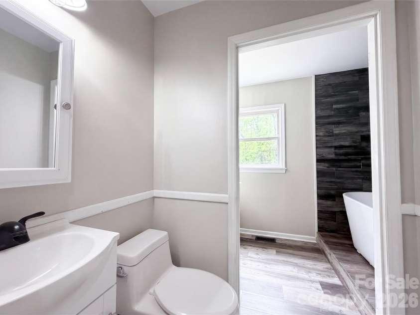 706 Crescent Drive, Cherryville, NC 28021.  MLS# CAR4370210, YatesRealty ID 16520. 