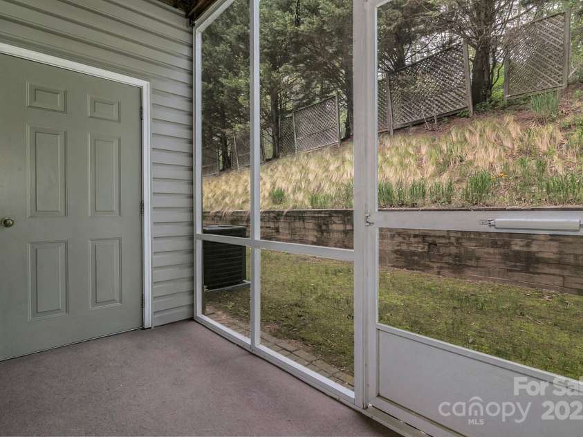 101 Carlyle Way, Asheville, NC 28803.  MLS# CAR4250295, YatesRealty ID 16521. 
