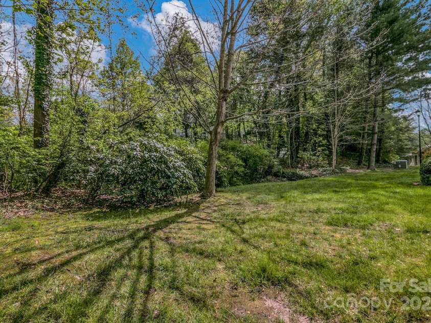 101 Carlyle Way, Asheville, NC 28803.  MLS# CAR4250295, YatesRealty ID 16521. 