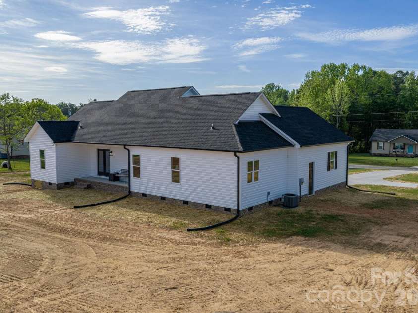6268 Hill Gates Trail, Cherryville, NC 28021.  MLS# CAR4365734, YatesRealty ID 16521. 