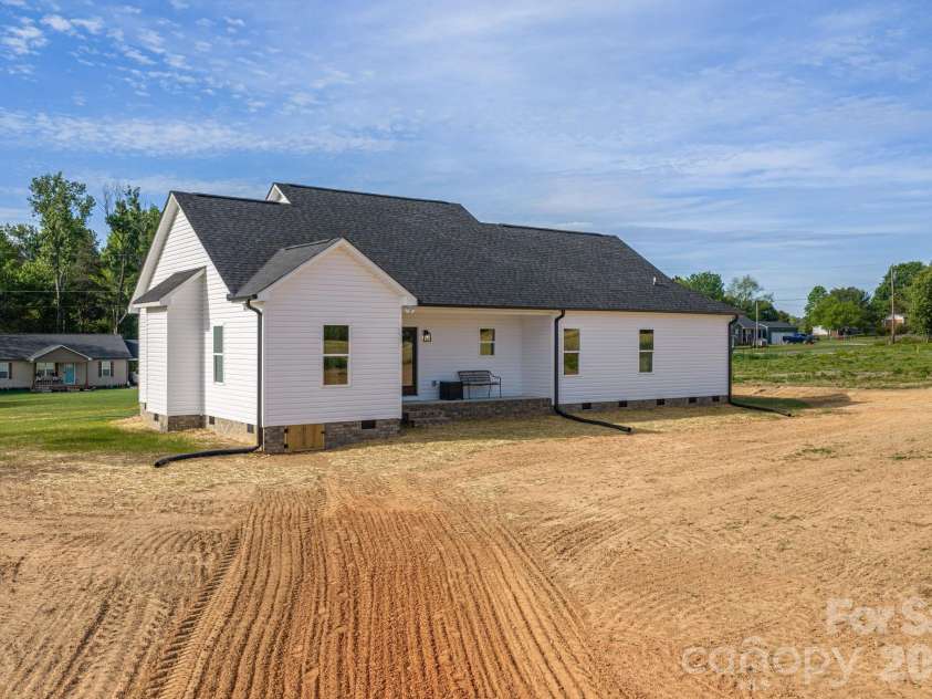6268 Hill Gates Trail, Cherryville, NC 28021.  MLS# CAR4365734, YatesRealty ID 16521. 