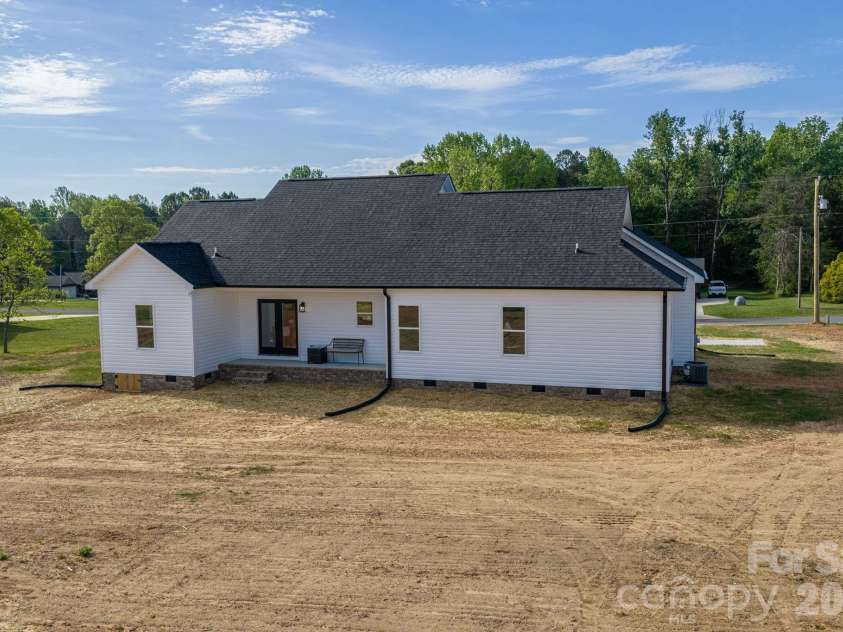 6268 Hill Gates Trail, Cherryville, NC 28021.  MLS# CAR4365734, YatesRealty ID 16521. 