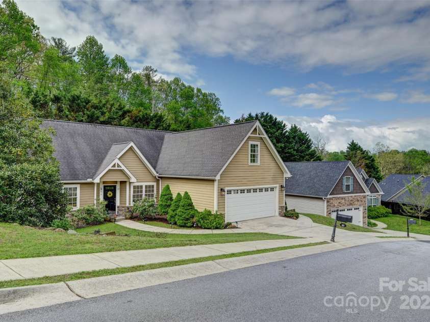 57 Regent Drive, Fletcher, NC 28732.  MLS# CAR4250913, YatesRealty ID 16522. 