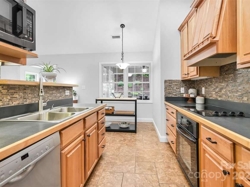 57 Regent Drive, Fletcher, NC 28732.  MLS# CAR4250913, YatesRealty ID 16522. 