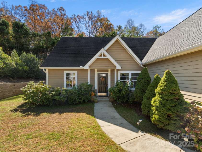 57 Regent Drive, Fletcher, NC 28732.  MLS# CAR4319862, YatesRealty ID 16522. 