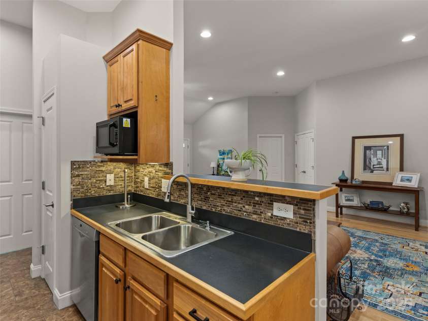 57 Regent Drive, Fletcher, NC 28732.  MLS# CAR4319862, YatesRealty ID 16522. 