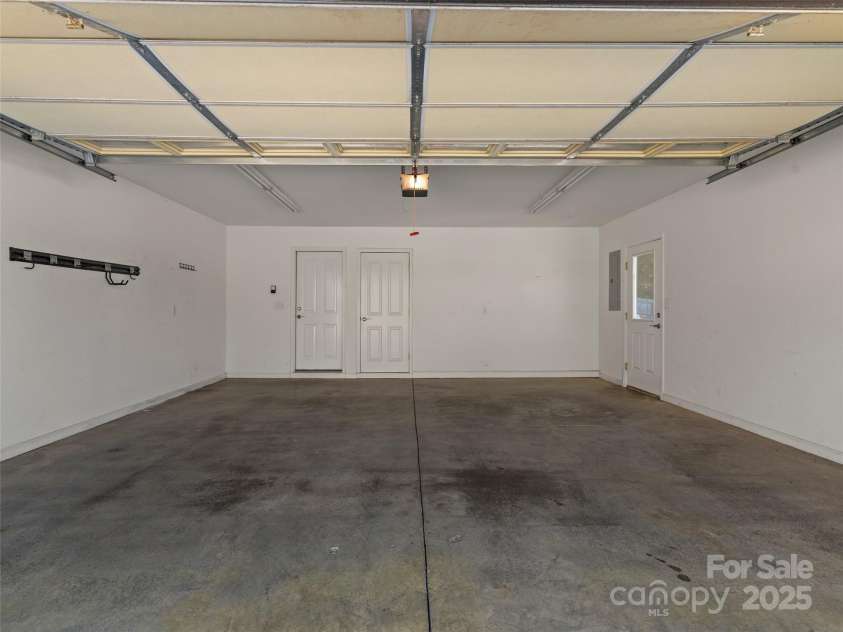 57 Regent Drive, Fletcher, NC 28732.  MLS# CAR4319862, YatesRealty ID 16522. 