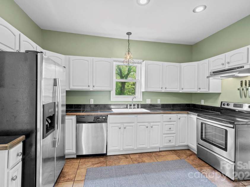 111 Broad Street, Asheville, NC 28801.  MLS# CAR4252668, YatesRealty ID 16523. 