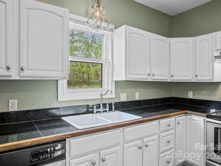 111 Broad Street, Asheville, NC 28801.  MLS# CAR4252668, YatesRealty ID 16523. 