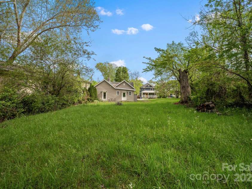 111 Broad Street, Asheville, NC 28801.  MLS# CAR4252668, YatesRealty ID 16523. 