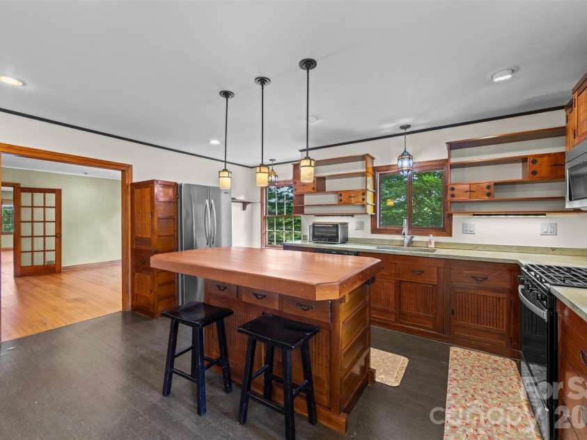 432 Turkey Creek Road, Leicester, NC 28748.  MLS# CAR4367485, YatesRealty ID 16523. 