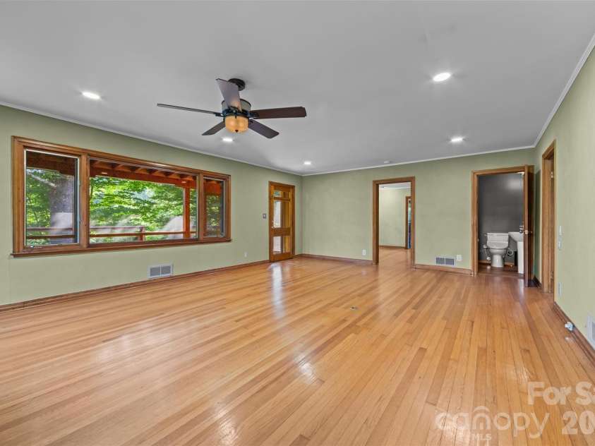 432 Turkey Creek Road, Leicester, NC 28748.  MLS# CAR4367485, YatesRealty ID 16523. 