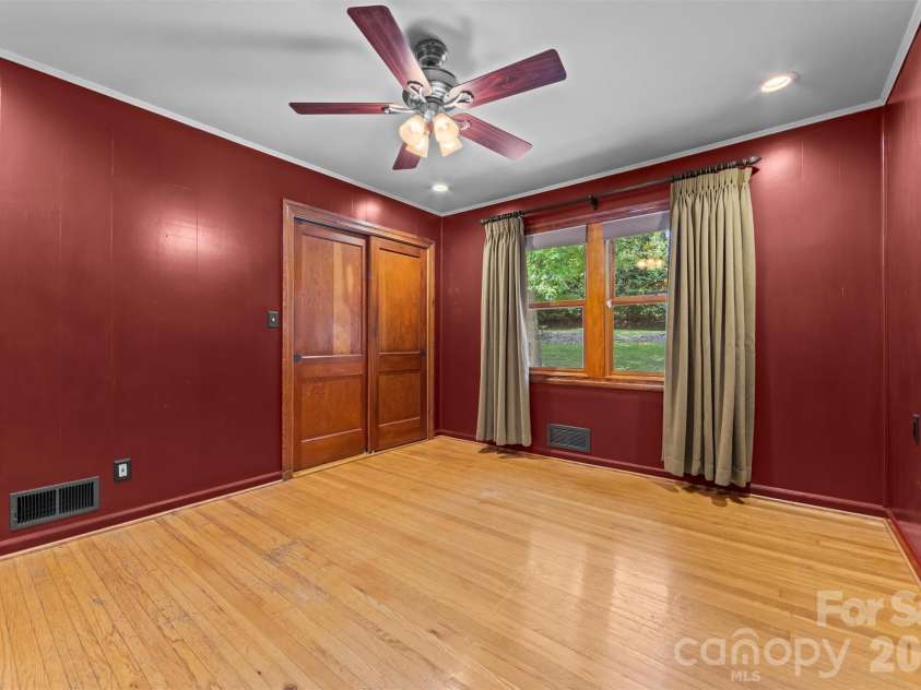 432 Turkey Creek Road, Leicester, NC 28748.  MLS# CAR4367485, YatesRealty ID 16523. 