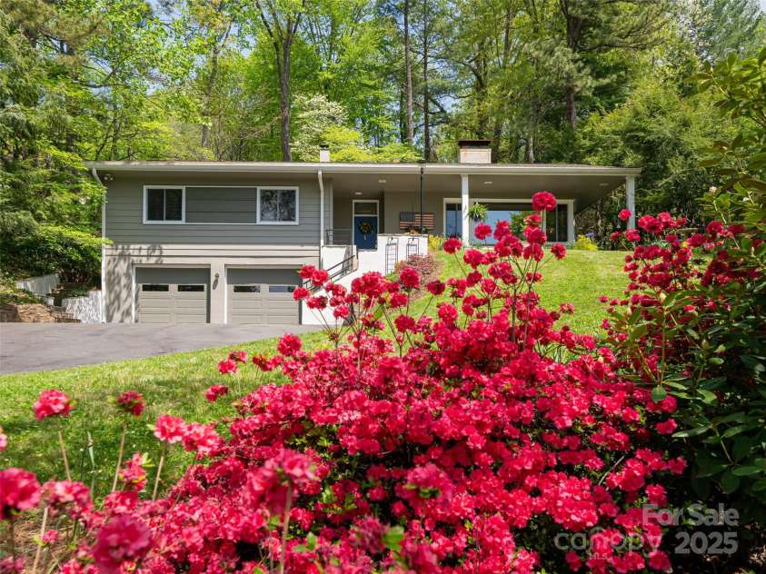 165 Country Club Drive, Waynesville, NC 28786.  MLS# CAR4254331, YatesRealty ID 16524. 
