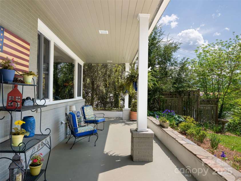 165 Country Club Drive, Waynesville, NC 28786.  MLS# CAR4254331, YatesRealty ID 16524. 