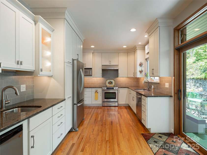 165 Country Club Drive, Waynesville, NC 28786.  MLS# CAR4254331, YatesRealty ID 16524. 