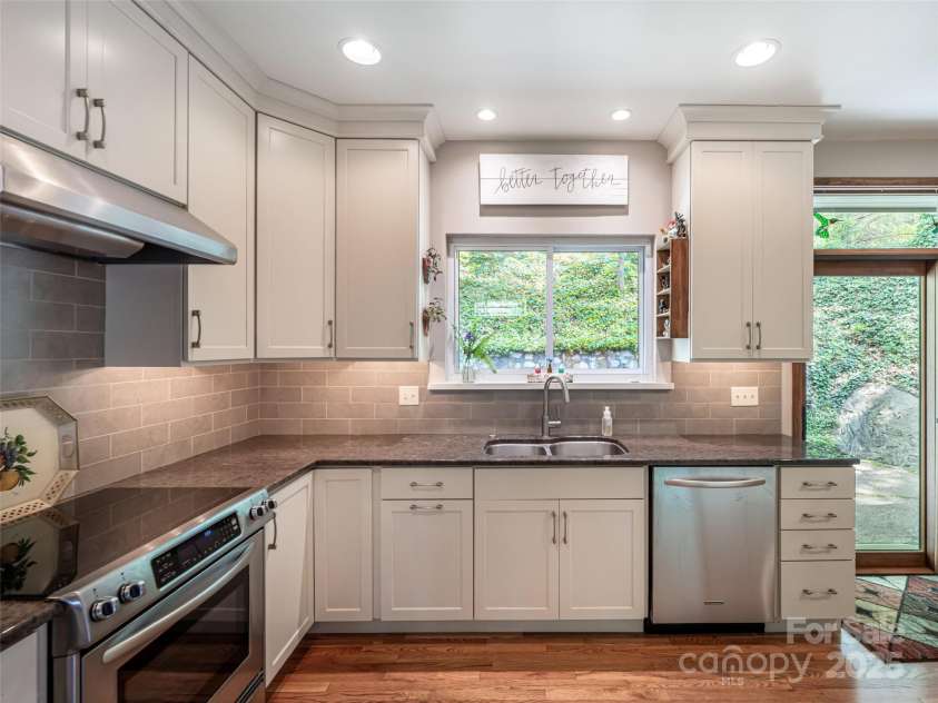 165 Country Club Drive, Waynesville, NC 28786.  MLS# CAR4254331, YatesRealty ID 16524. 