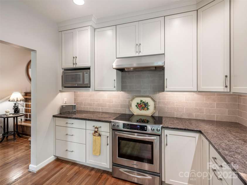 165 Country Club Drive, Waynesville, NC 28786.  MLS# CAR4254331, YatesRealty ID 16524. 