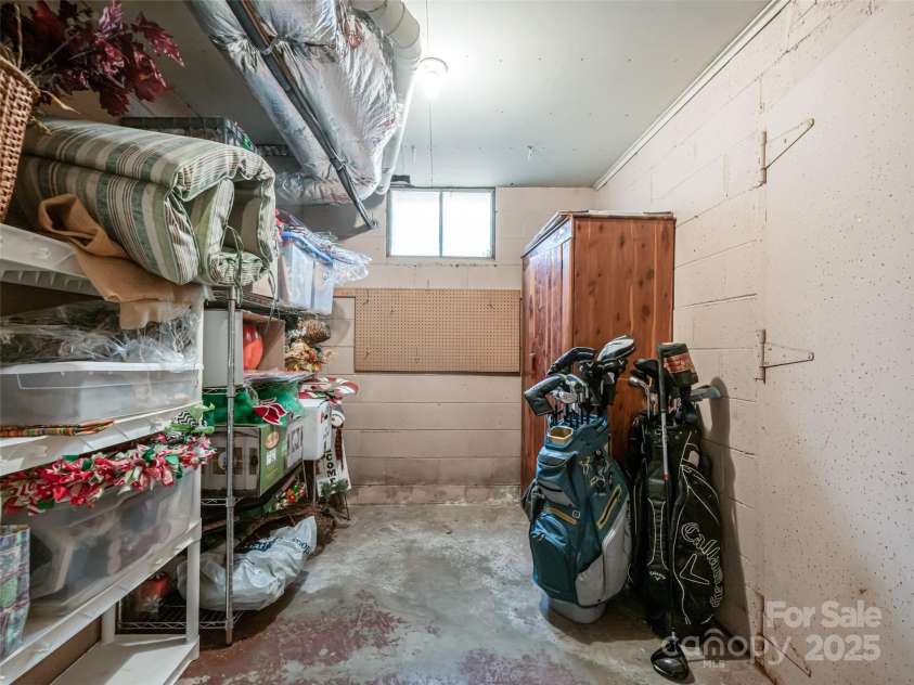 165 Country Club Drive, Waynesville, NC 28786.  MLS# CAR4254331, YatesRealty ID 16524. 