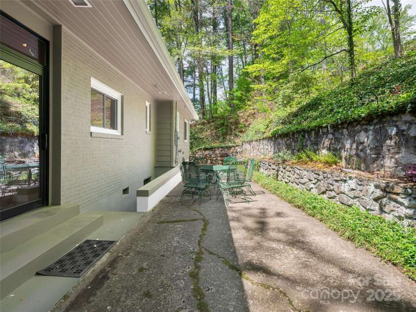 165 Country Club Drive, Waynesville, NC 28786.  MLS# CAR4254331, YatesRealty ID 16524. 