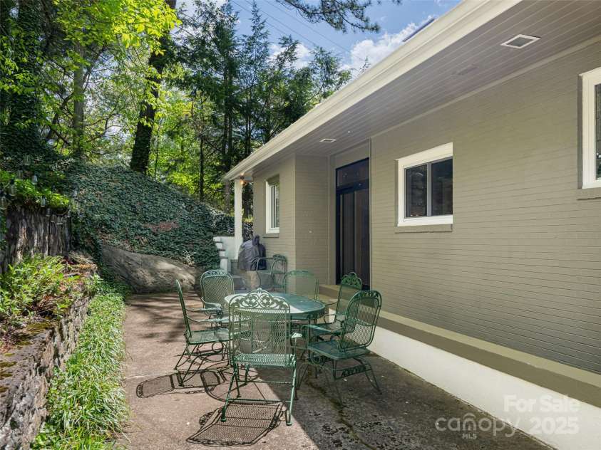 165 Country Club Drive, Waynesville, NC 28786.  MLS# CAR4254331, YatesRealty ID 16524. 