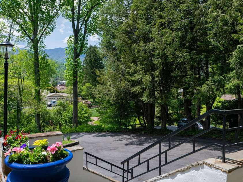 165 Country Club Drive, Waynesville, NC 28786.  MLS# CAR4254331, YatesRealty ID 16524. 