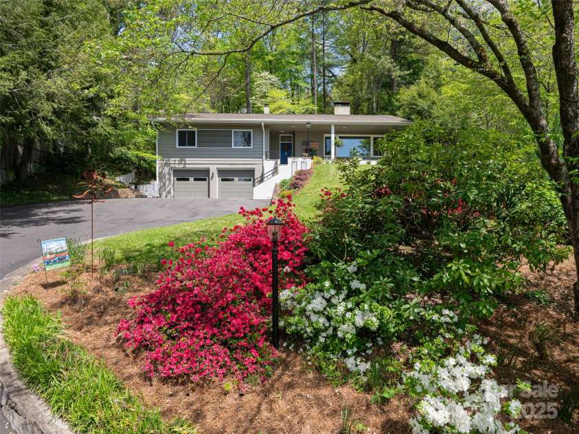 165 Country Club Drive, Waynesville, NC 28786.  MLS# CAR4254331, YatesRealty ID 16524. 