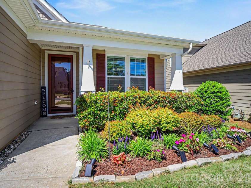 8407 Festival Way, Charlotte, NC 28215.  MLS# CAR4330612, YatesRealty ID 16524. 