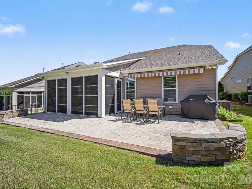 8407 Festival Way, Charlotte, NC 28215.  MLS# CAR4330612, YatesRealty ID 16524. 