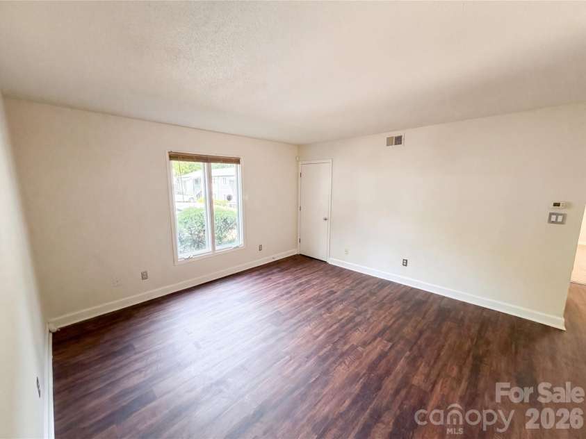 2020 Stoney Point Lane, Charlotte, NC 28210.  MLS# CAR4373209, YatesRealty ID 16525. 