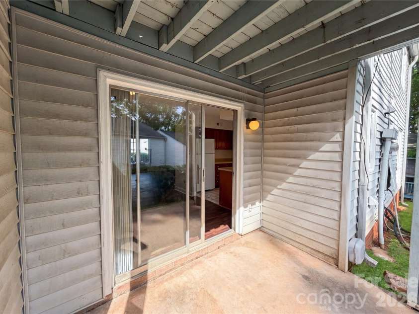 2020 Stoney Point Lane, Charlotte, NC 28210.  MLS# CAR4373209, YatesRealty ID 16525. 