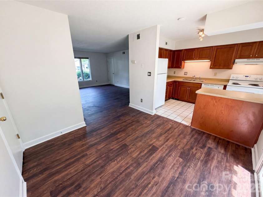 2020 Stoney Point Lane, Charlotte, NC 28210.  MLS# CAR4373209, YatesRealty ID 16525. 