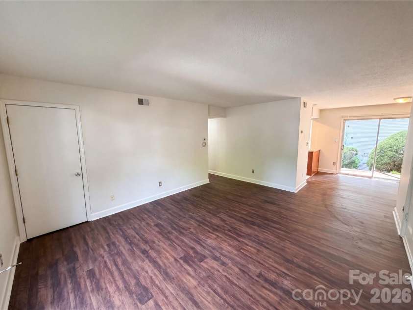 2020 Stoney Point Lane, Charlotte, NC 28210.  MLS# CAR4373209, YatesRealty ID 16525. 