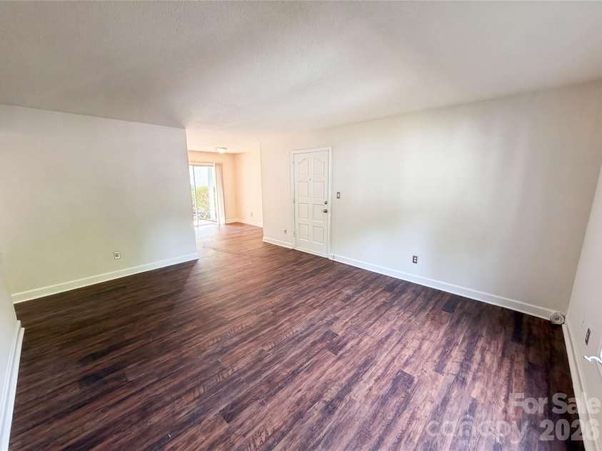 2020 Stoney Point Lane, Charlotte, NC 28210.  MLS# CAR4373209, YatesRealty ID 16525. 