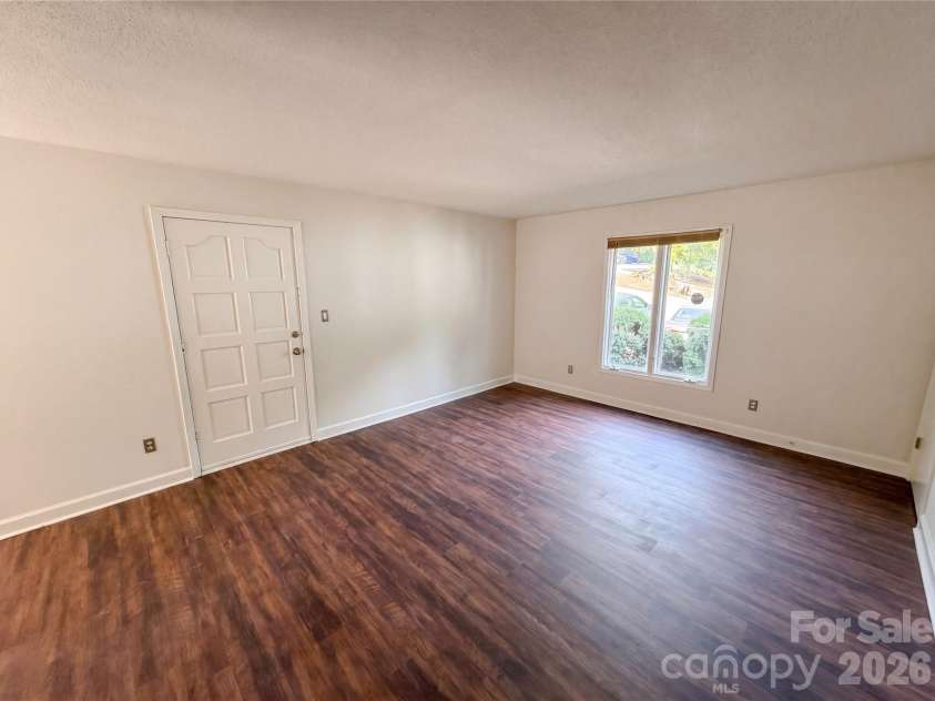 2020 Stoney Point Lane, Charlotte, NC 28210.  MLS# CAR4373209, YatesRealty ID 16525. 