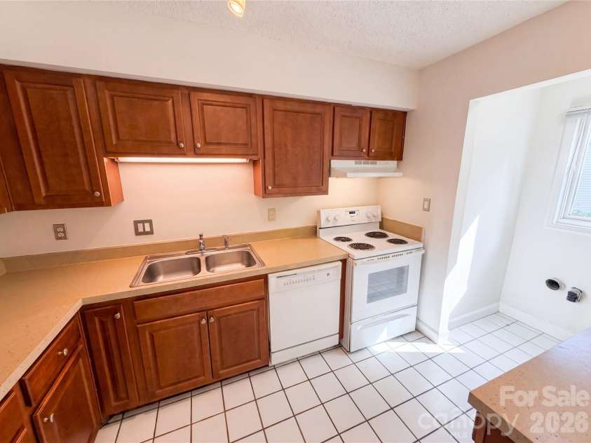 2020 Stoney Point Lane, Charlotte, NC 28210.  MLS# CAR4373209, YatesRealty ID 16525. 
