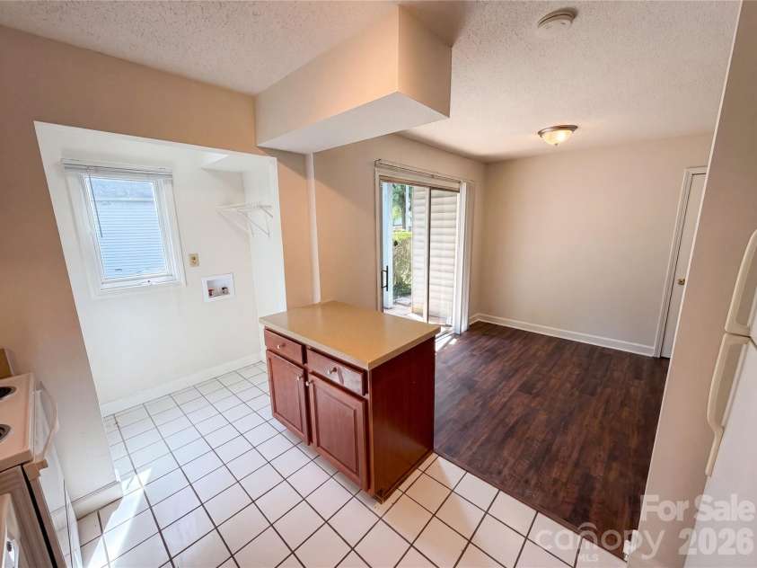 2020 Stoney Point Lane, Charlotte, NC 28210.  MLS# CAR4373209, YatesRealty ID 16525. 