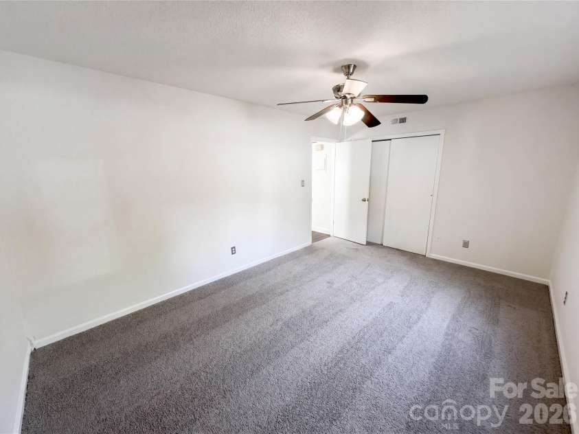 2020 Stoney Point Lane, Charlotte, NC 28210.  MLS# CAR4373209, YatesRealty ID 16525. 
