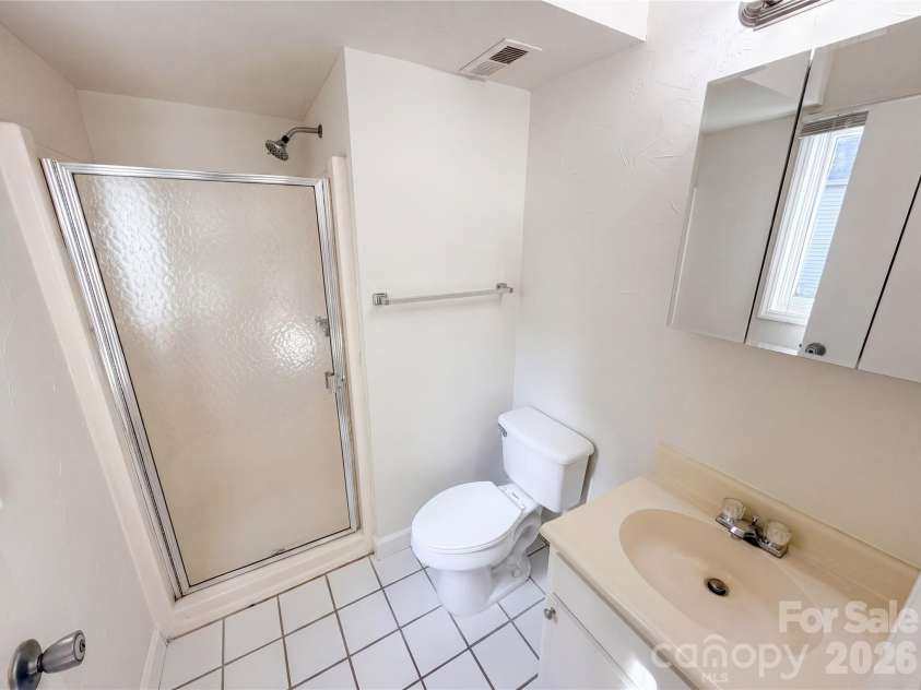 2020 Stoney Point Lane, Charlotte, NC 28210.  MLS# CAR4373209, YatesRealty ID 16525. 