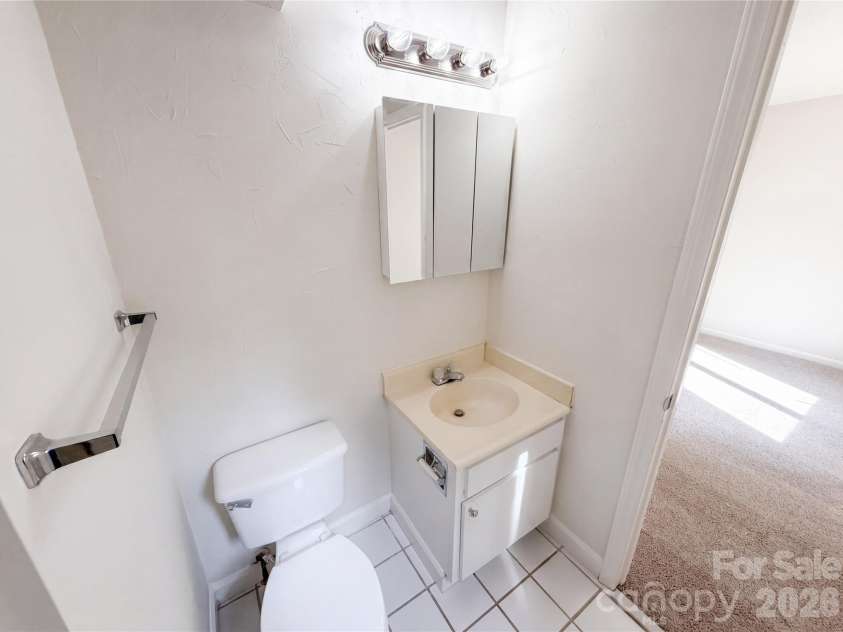2020 Stoney Point Lane, Charlotte, NC 28210.  MLS# CAR4373209, YatesRealty ID 16525. 