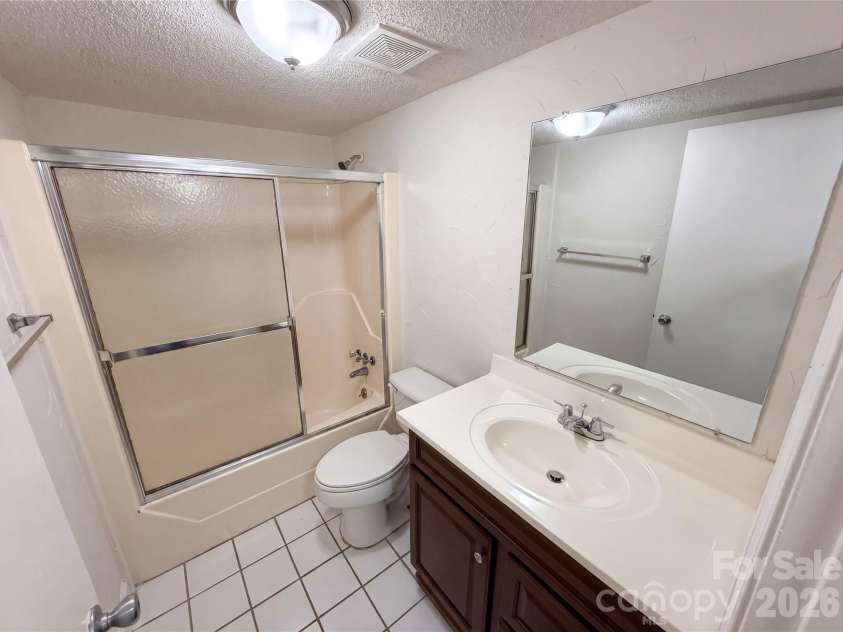 2020 Stoney Point Lane, Charlotte, NC 28210.  MLS# CAR4373209, YatesRealty ID 16525. 