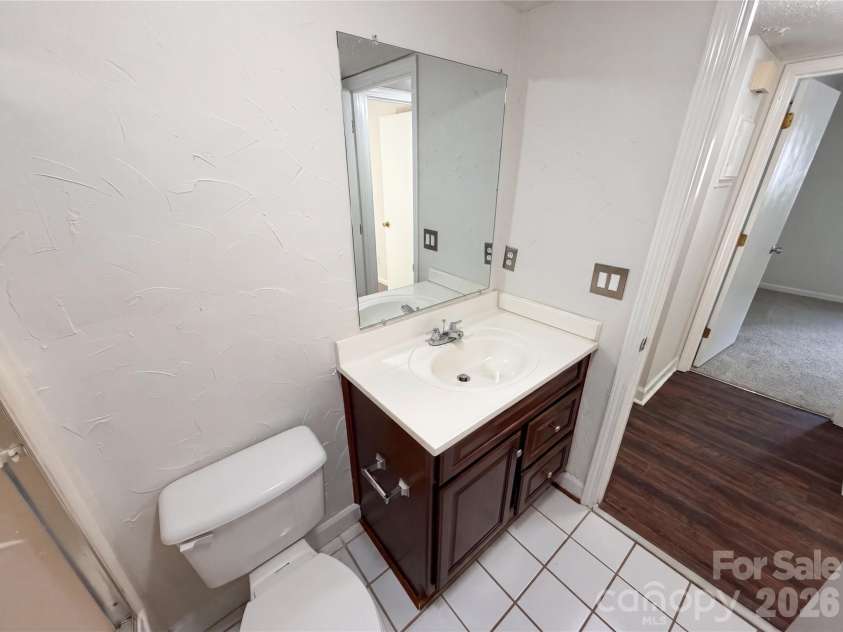2020 Stoney Point Lane, Charlotte, NC 28210.  MLS# CAR4373209, YatesRealty ID 16525. 