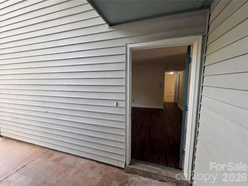 2020 Stoney Point Lane, Charlotte, NC 28210.  MLS# CAR4373209, YatesRealty ID 16525. 