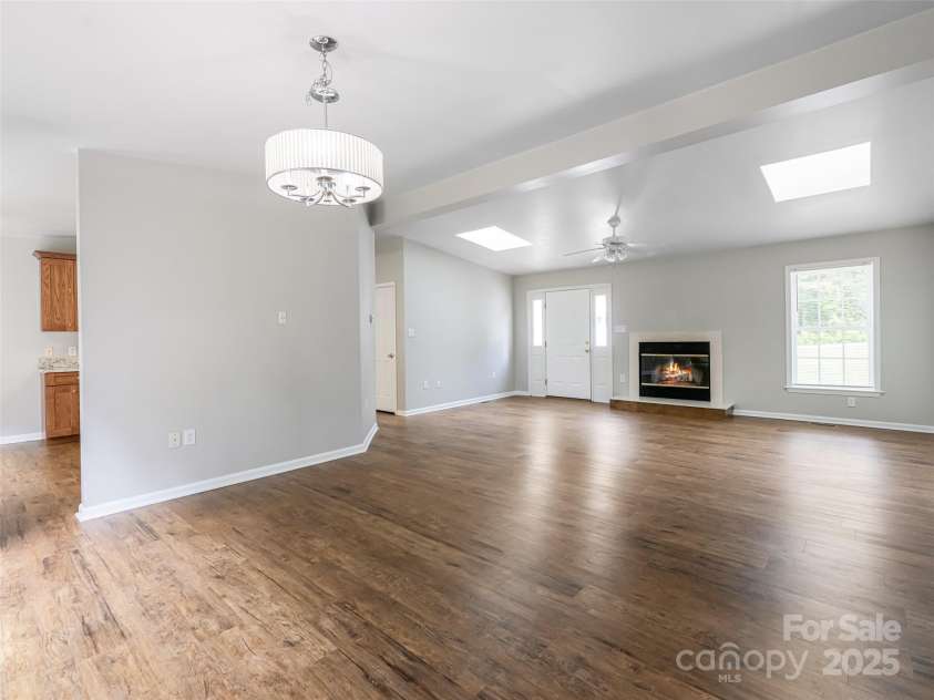 88 Star Point Drive, Hendersonville, NC 28792.  MLS# CAR4255101, YatesRealty ID 16525. 