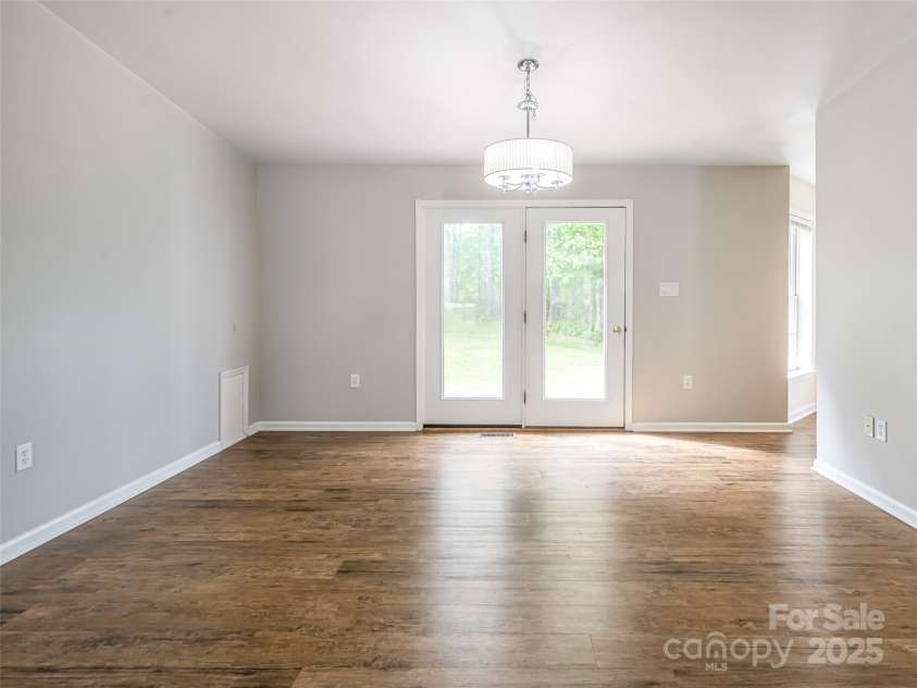 88 Star Point Drive, Hendersonville, NC 28792.  MLS# CAR4255101, YatesRealty ID 16525. 